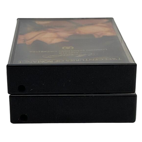 Victoria’s Secret Christmas Classics: By Mozart and The London Symphoy Orchestr - Picture 7 of 9